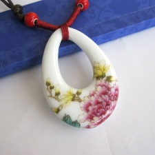 国色天香 水滴吊坠项链